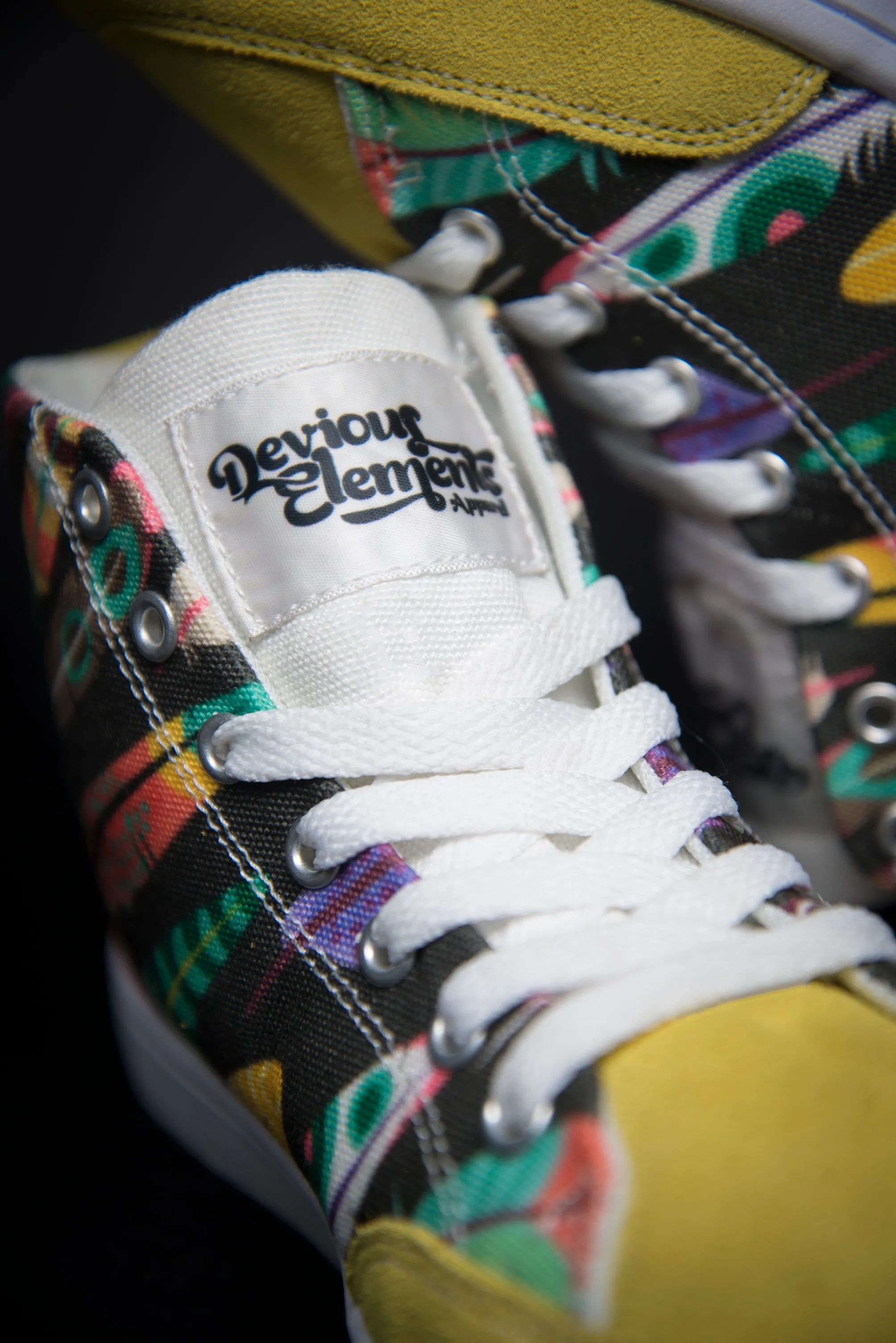 Colorful Feathers Print Canvas Hi-Top Men's Sneakers