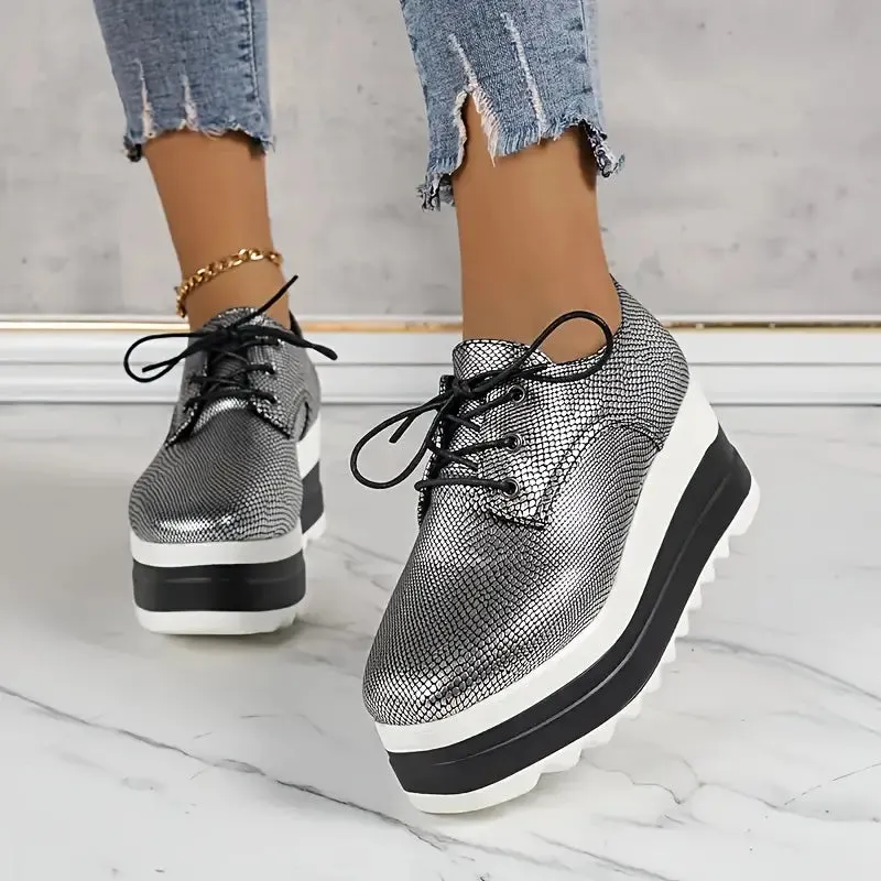 Elegante plateausneakers van slangenleer
